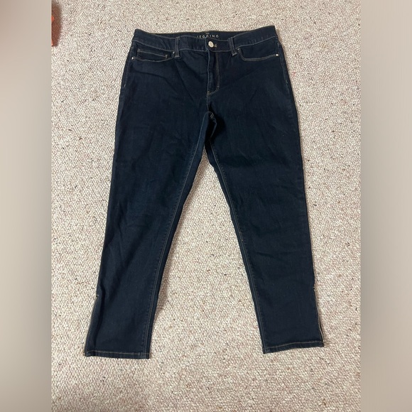 White House Black Market Pants - White House black market jegging crop